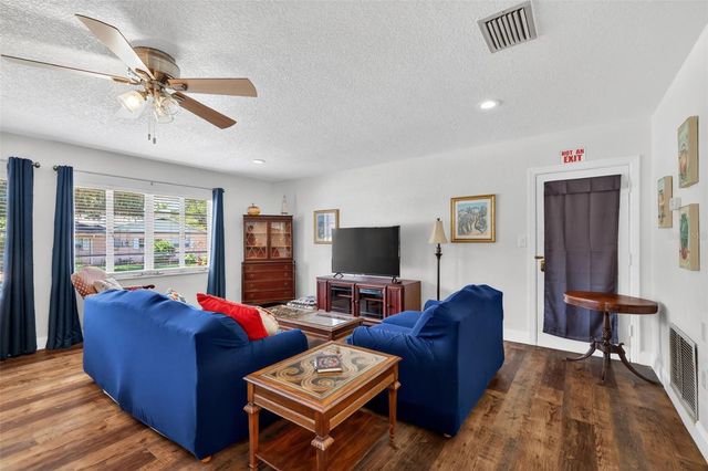 205 E 10TH AVENUE, Mount Dora, FL 32757