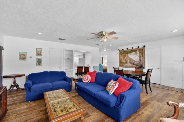 205 E 10TH AVENUE, Mount Dora, FL 32757