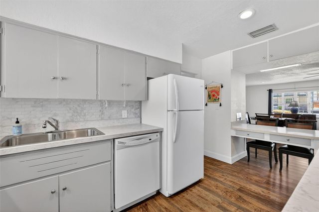 205 E 10TH AVENUE, Mount Dora, FL 32757