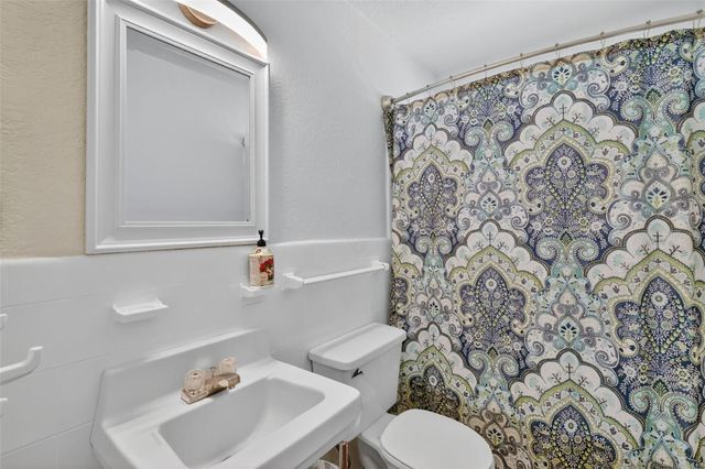 205 E 10TH AVENUE, Mount Dora, FL 32757
