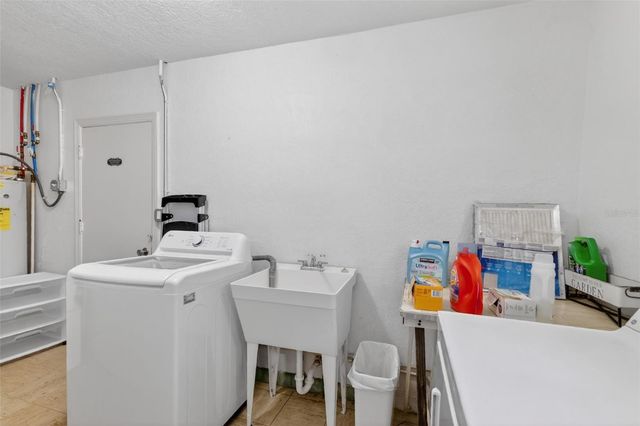 205 E 10TH AVENUE, Mount Dora, FL 32757