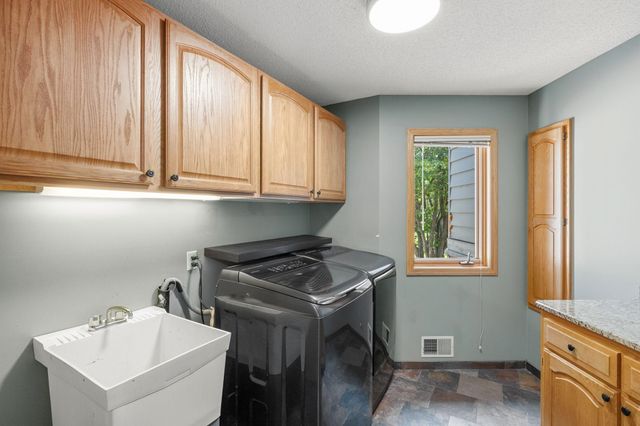 22530 Forest Ridge Drive, Lakeville, MN 55044