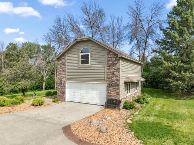 22530 Forest Ridge Drive, Lakeville, MN 55044
