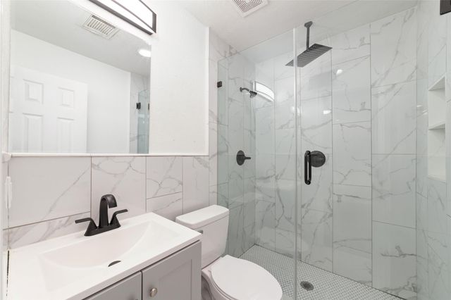 802 E 33rd Street, Houston, TX 77022