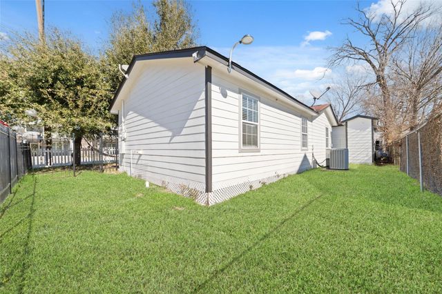 802 E 33rd Street, Houston, TX 77022