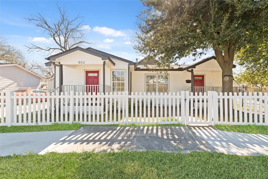 802 E 33rd Street, Houston, TX 77022