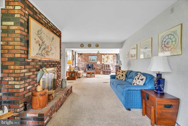 905 KNOLL CT, Moorestown, NJ 08057