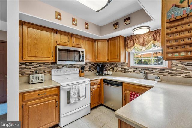 905 KNOLL CT, Moorestown, NJ 08057