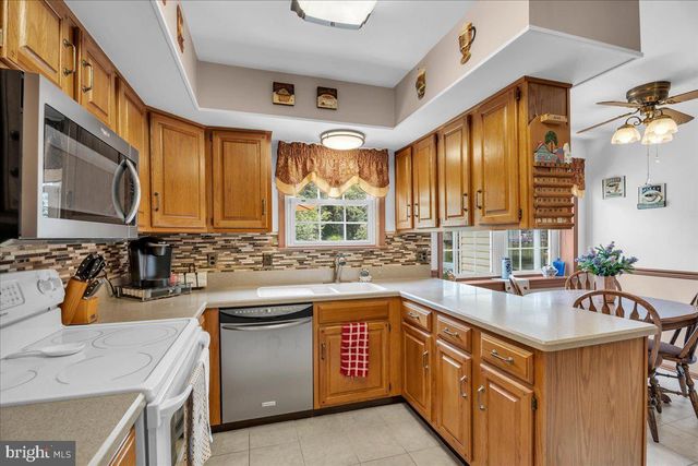 905 KNOLL CT, Moorestown, NJ 08057