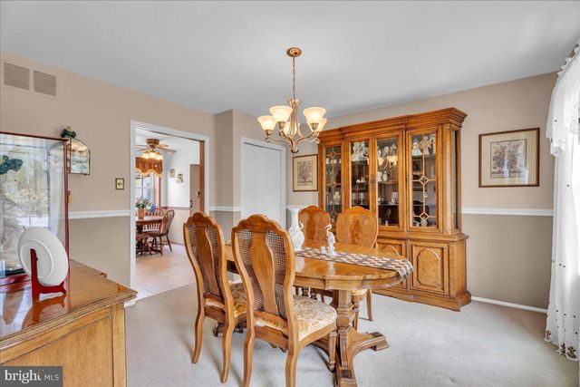 905 KNOLL CT, Moorestown, NJ 08057