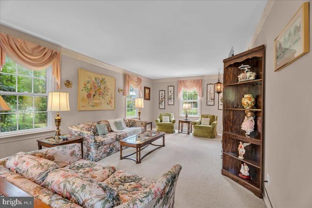 905 KNOLL CT, Moorestown, NJ 08057