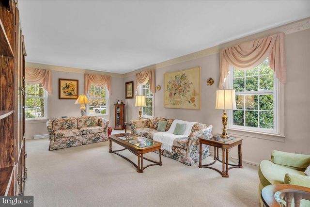 905 KNOLL CT, Moorestown, NJ 08057