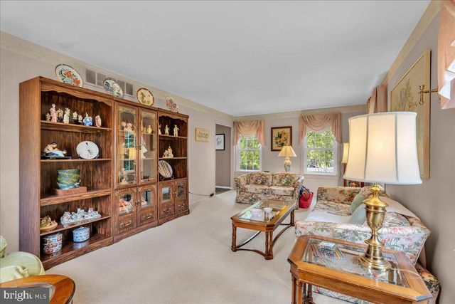 905 KNOLL CT, Moorestown, NJ 08057
