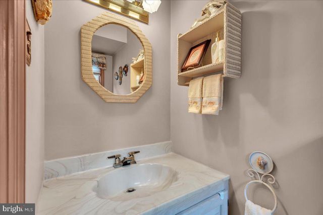 905 KNOLL CT, Moorestown, NJ 08057