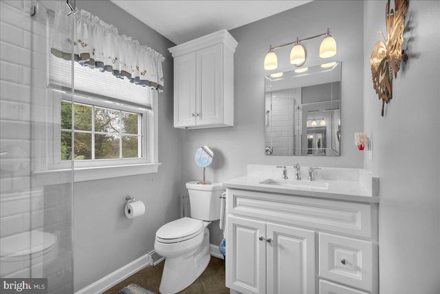 905 KNOLL CT, Moorestown, NJ 08057