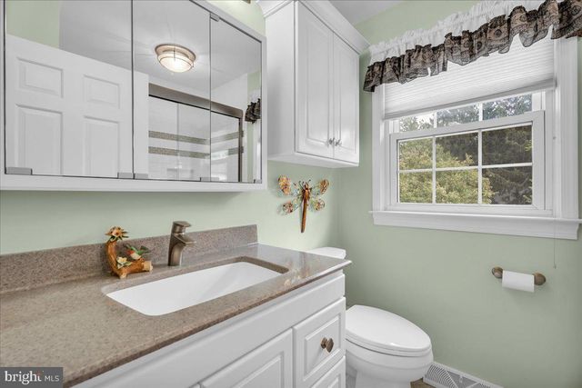 905 KNOLL CT, Moorestown, NJ 08057