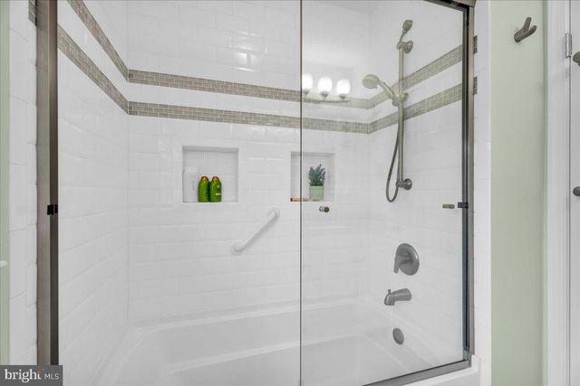905 KNOLL CT, Moorestown, NJ 08057