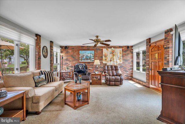 905 KNOLL CT, Moorestown, NJ 08057
