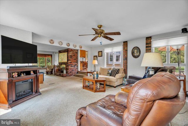 905 KNOLL CT, Moorestown, NJ 08057