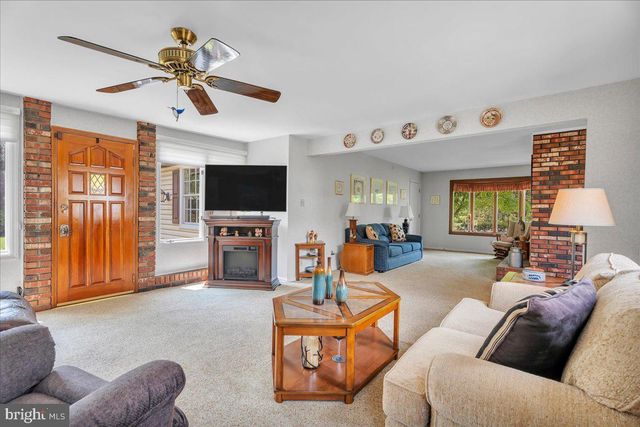 905 KNOLL CT, Moorestown, NJ 08057