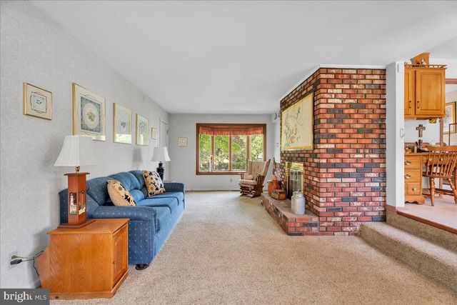 905 KNOLL CT, Moorestown, NJ 08057