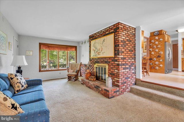905 KNOLL CT, Moorestown, NJ 08057