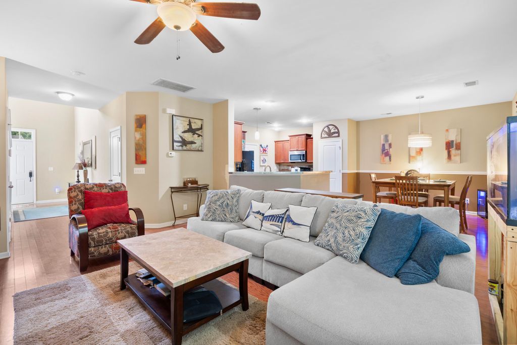 Image 5 of property listing at 107 Rawlins Drive, Summerville, SC 29485