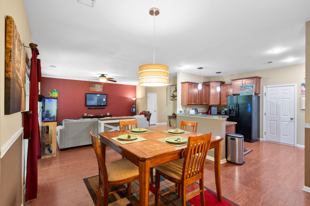 Image 9 of property listing at 107 Rawlins Drive, Summerville, SC 29485