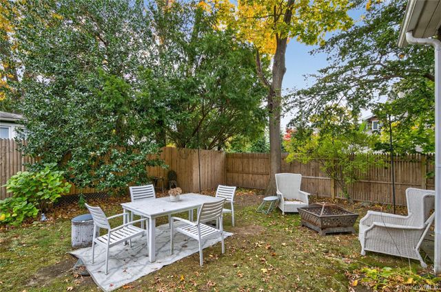 26 W 5th Street, Locust Valley, NY 11560