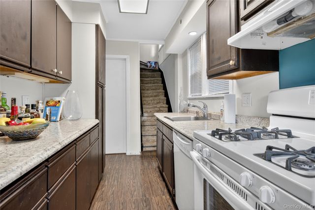 26 W 5th Street, Locust Valley, NY 11560