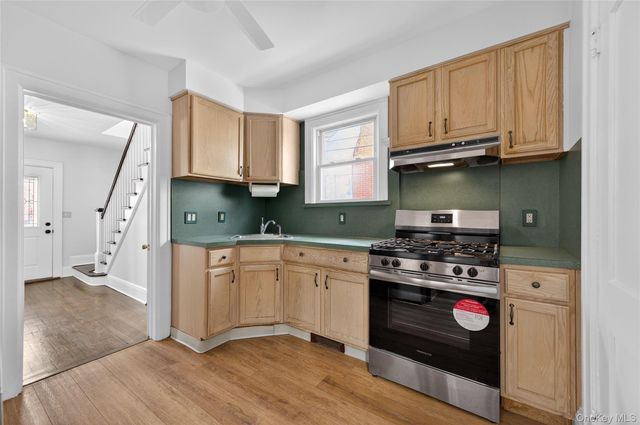 26 W 5th Street, Locust Valley, NY 11560