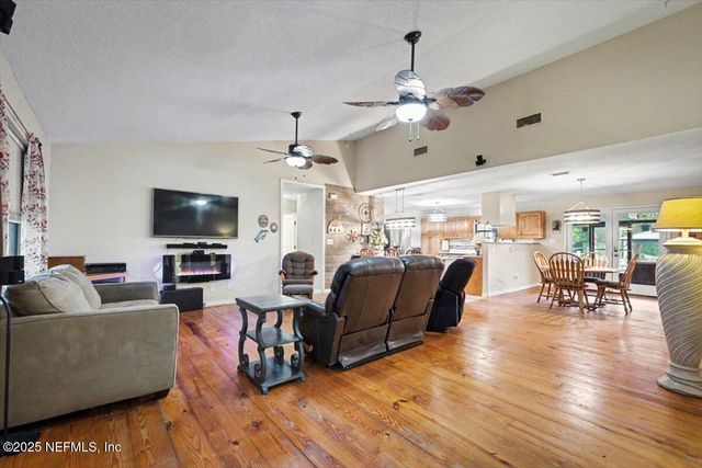 180 PIONEER Trail, Green Cove Springs, FL 32043