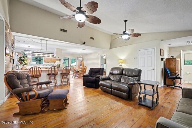 180 PIONEER Trail, Green Cove Springs, FL 32043