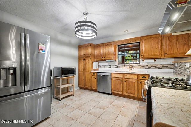 180 PIONEER Trail, Green Cove Springs, FL 32043