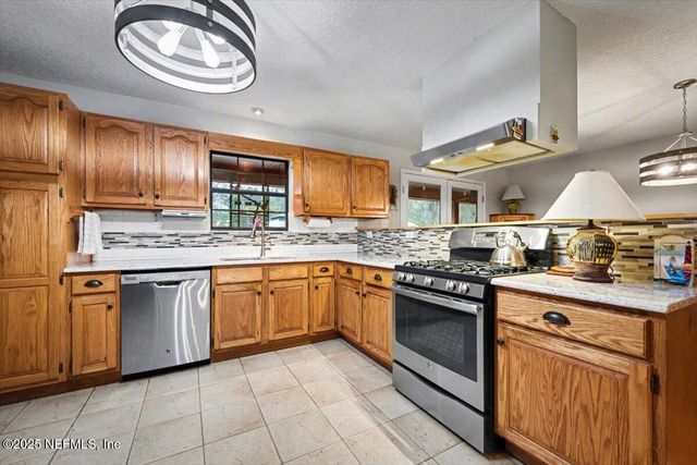 180 PIONEER Trail, Green Cove Springs, FL 32043