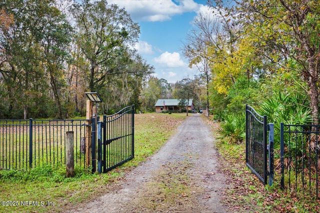 180 PIONEER Trail, Green Cove Springs, FL 32043