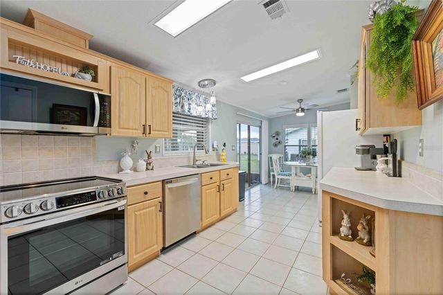 8521 COUNTESS AVENUE CIRCLE, Palmetto, FL 34221