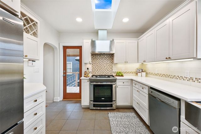 8401 Linden Avenue N, Seattle, WA 98103