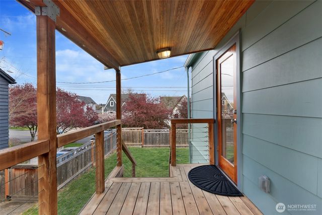 8401 Linden Avenue N, Seattle, WA 98103