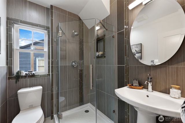 8401 Linden Avenue N, Seattle, WA 98103