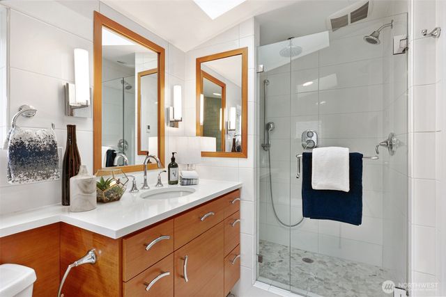 8401 Linden Avenue N, Seattle, WA 98103