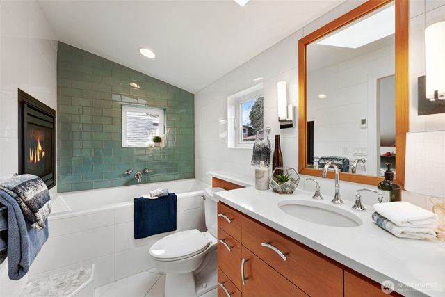 8401 Linden Avenue N, Seattle, WA 98103