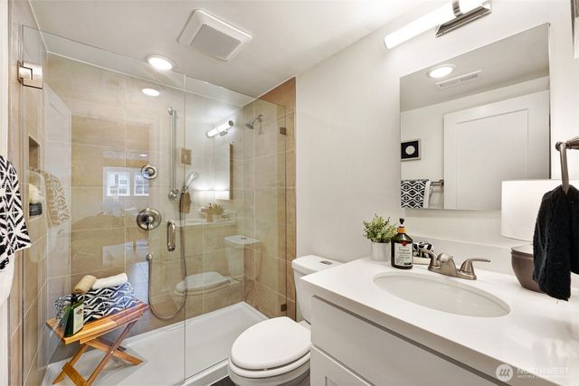 8401 Linden Avenue N, Seattle, WA 98103