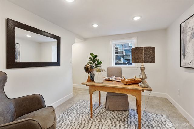 8401 Linden Avenue N, Seattle, WA 98103