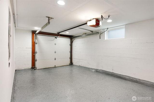 8401 Linden Avenue N, Seattle, WA 98103