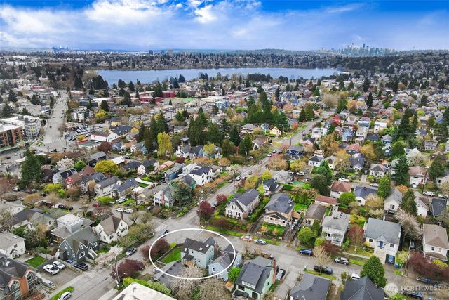 8401 Linden Avenue N, Seattle, WA 98103