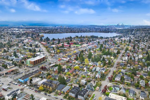 8401 Linden Avenue N, Seattle, WA 98103