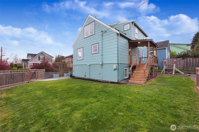 8401 Linden Avenue N, Seattle, WA 98103