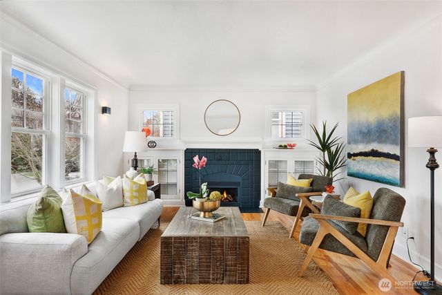 8401 Linden Avenue N, Seattle, WA 98103