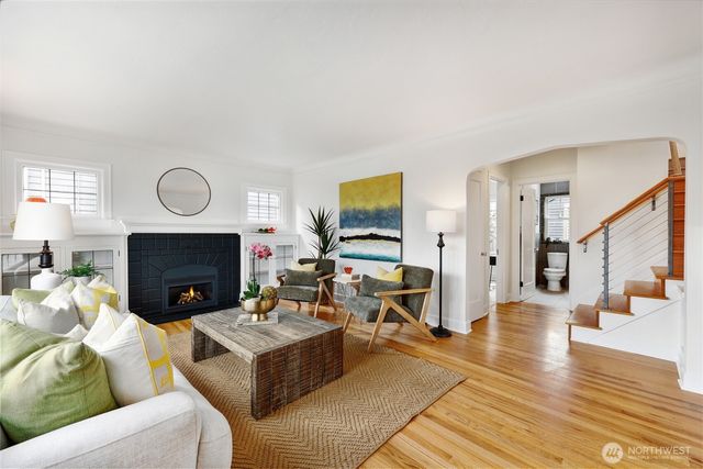 8401 Linden Avenue N, Seattle, WA 98103